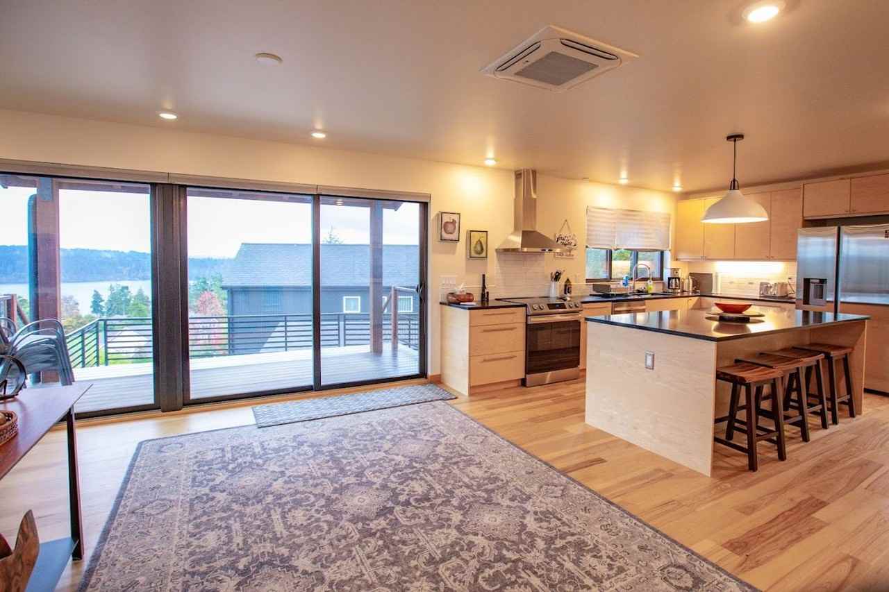 4896 Harbor Hills Drive - Photo 5 of 24