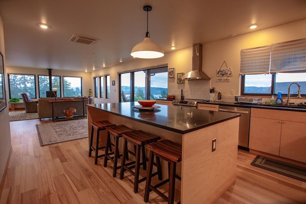 4896 Harbor Hills Drive - Photo 6 of 24