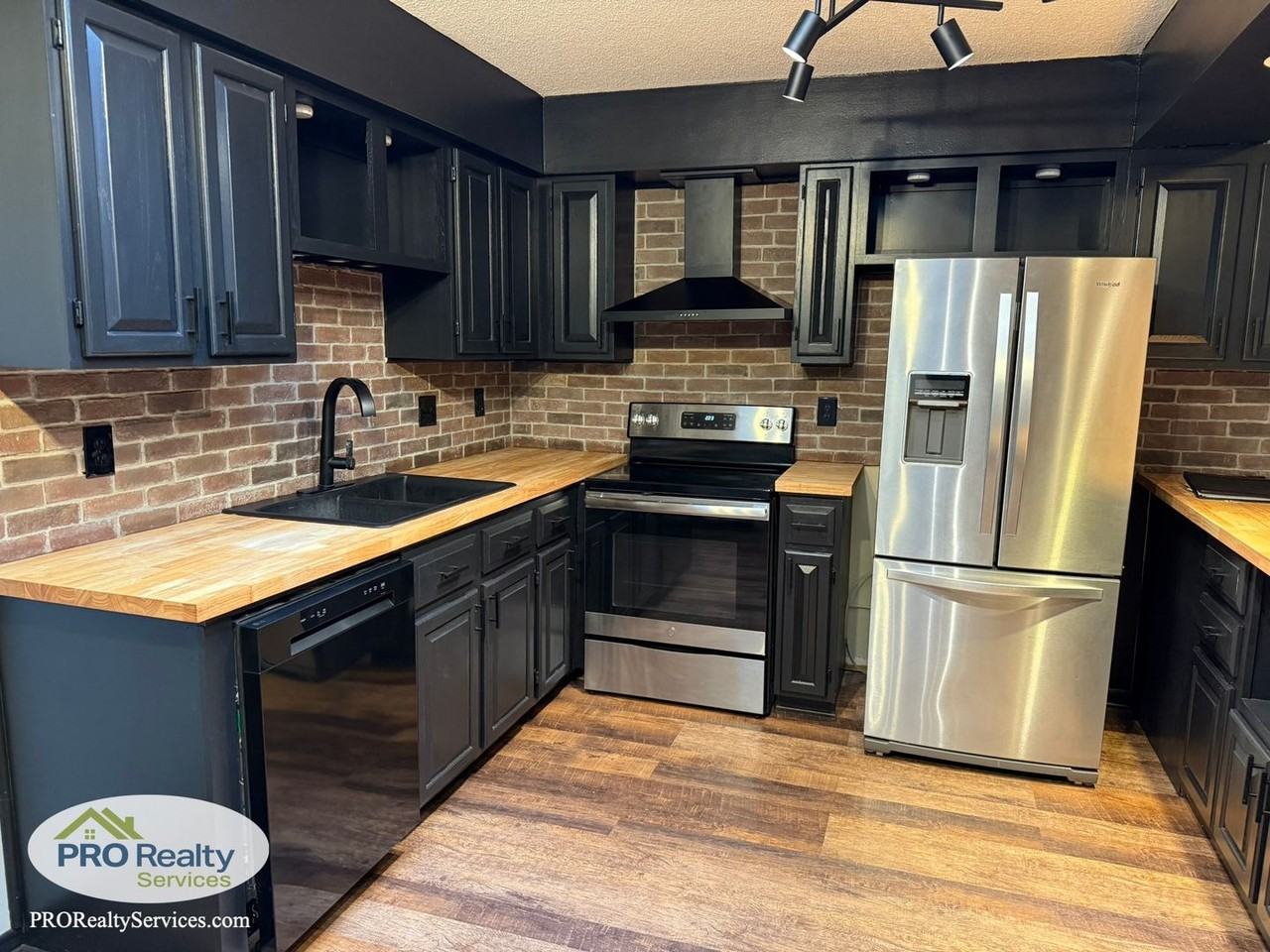 860 Monterey Dr - Photo 2 of 28