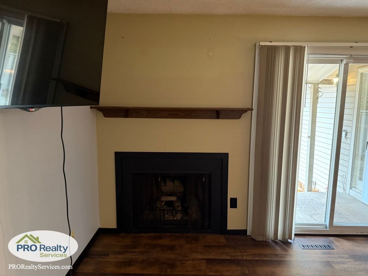 860 Monterey Dr - Photo 6 of 28