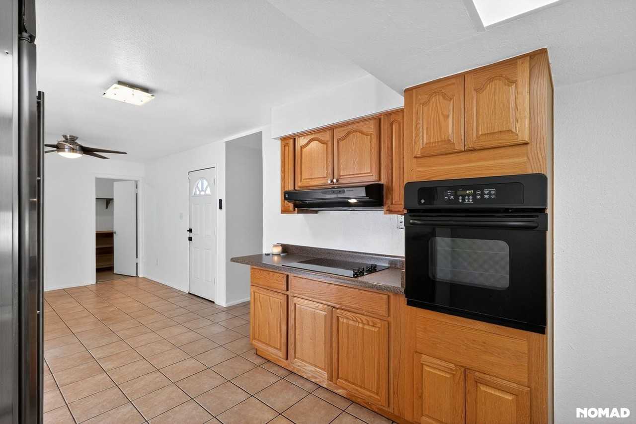 3029 West Shaw Butte Drive - Photo 6 of 32