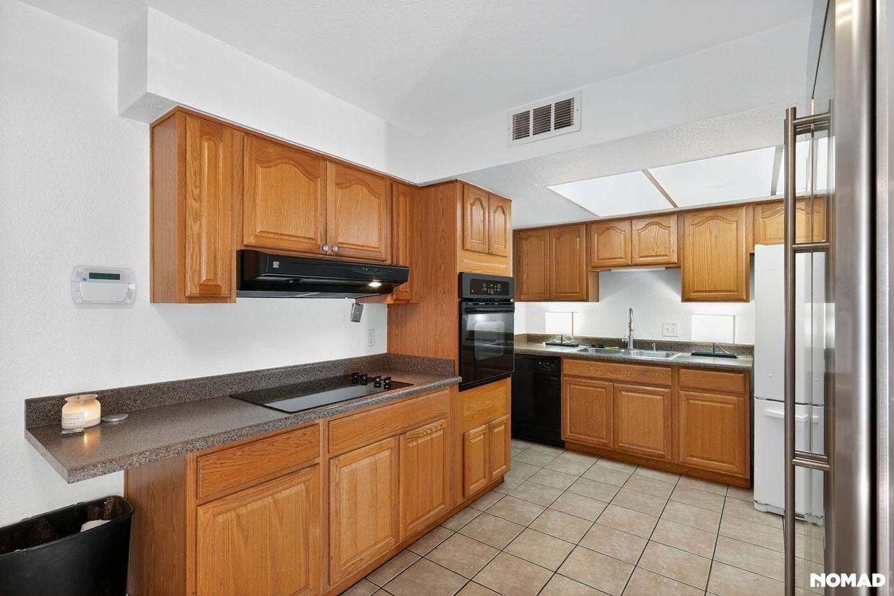 3029 West Shaw Butte Drive - Photo 7 of 32