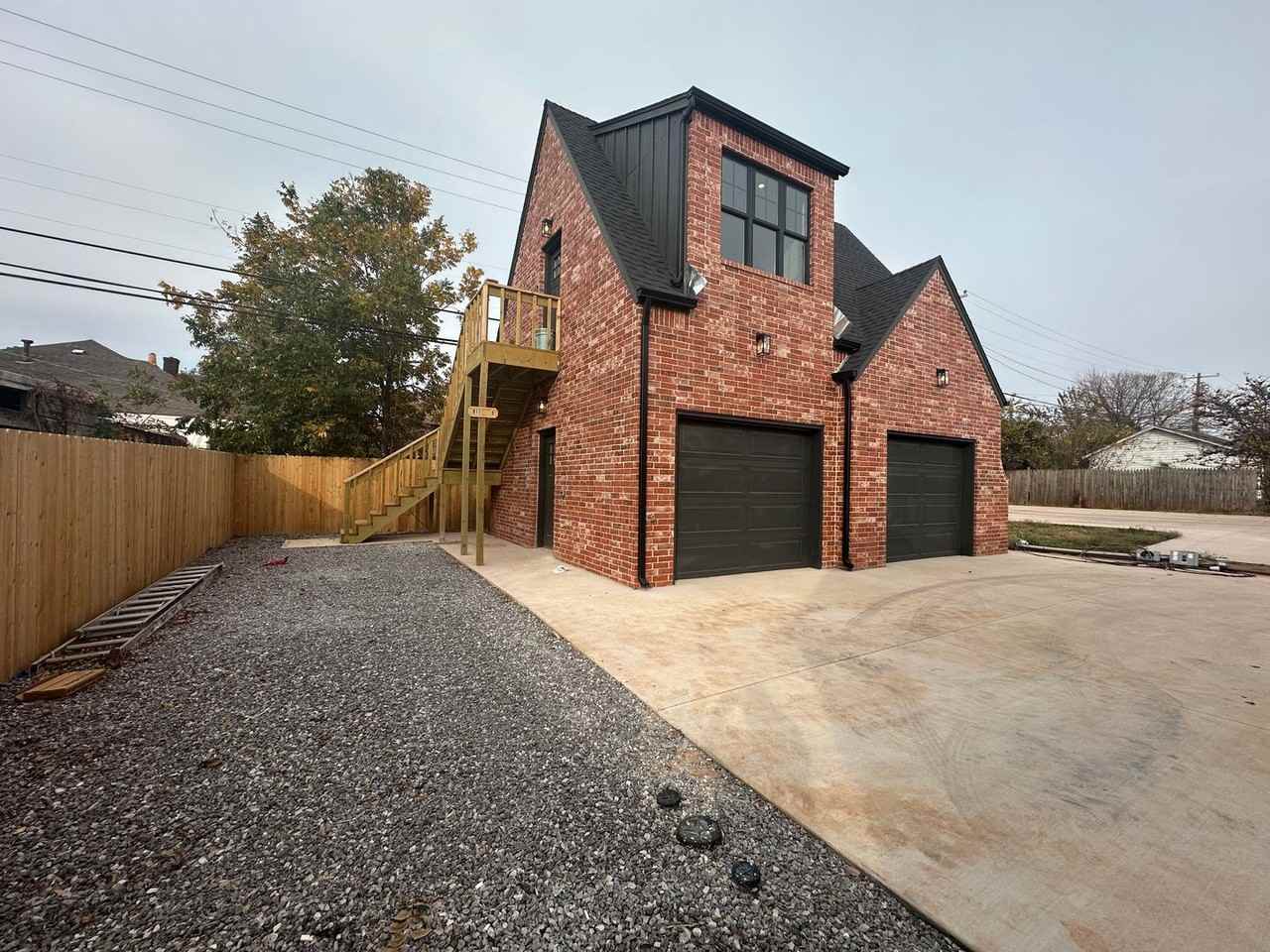 911 Ne 16th St - Photo 2 of 19