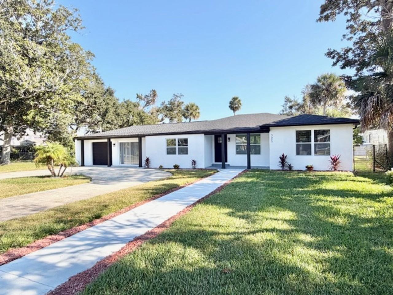 325 Burleigh Avenue - Photo 2 of 32