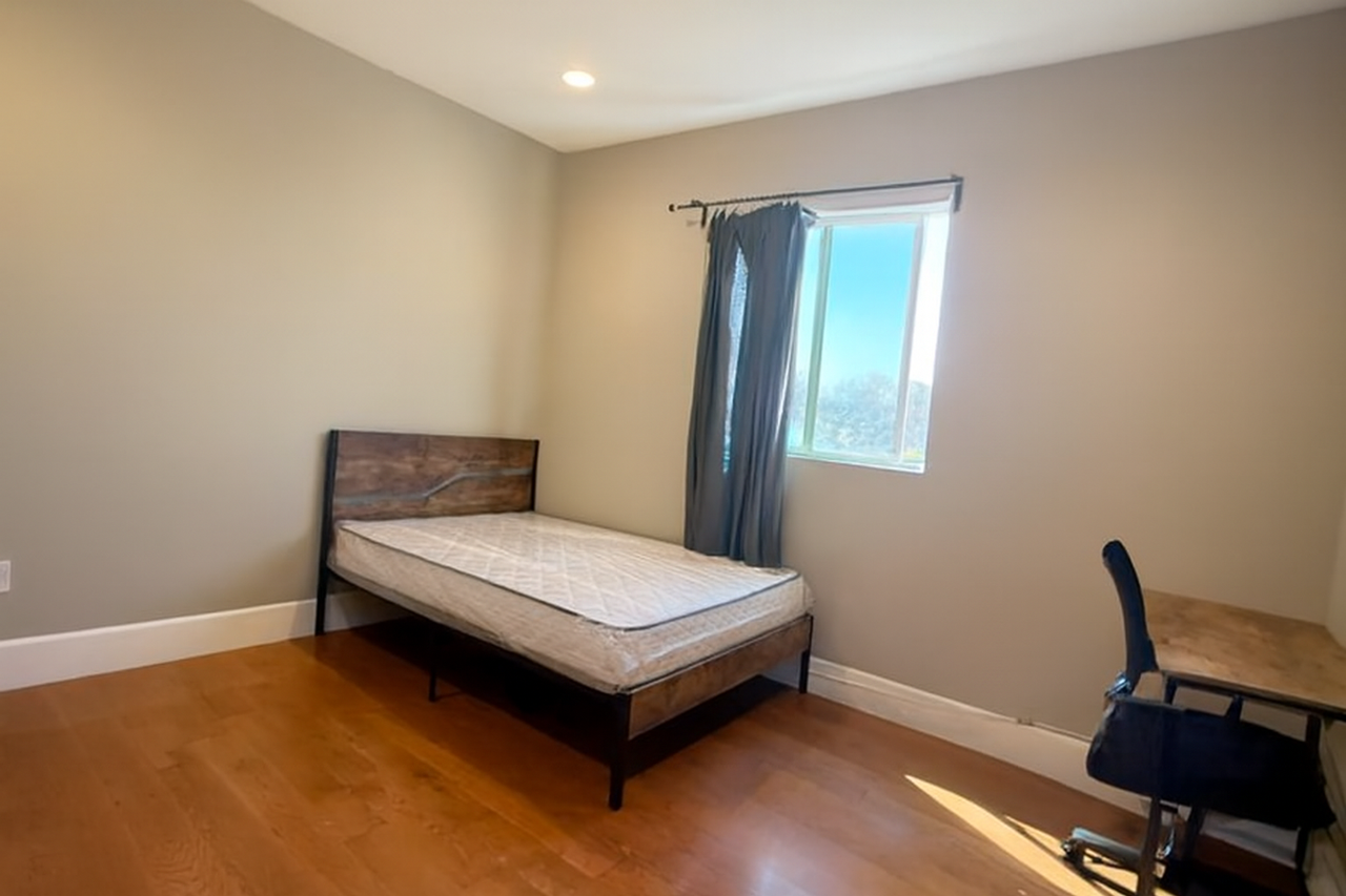 1212 W. 37th Drive - Photo 7 of 27
