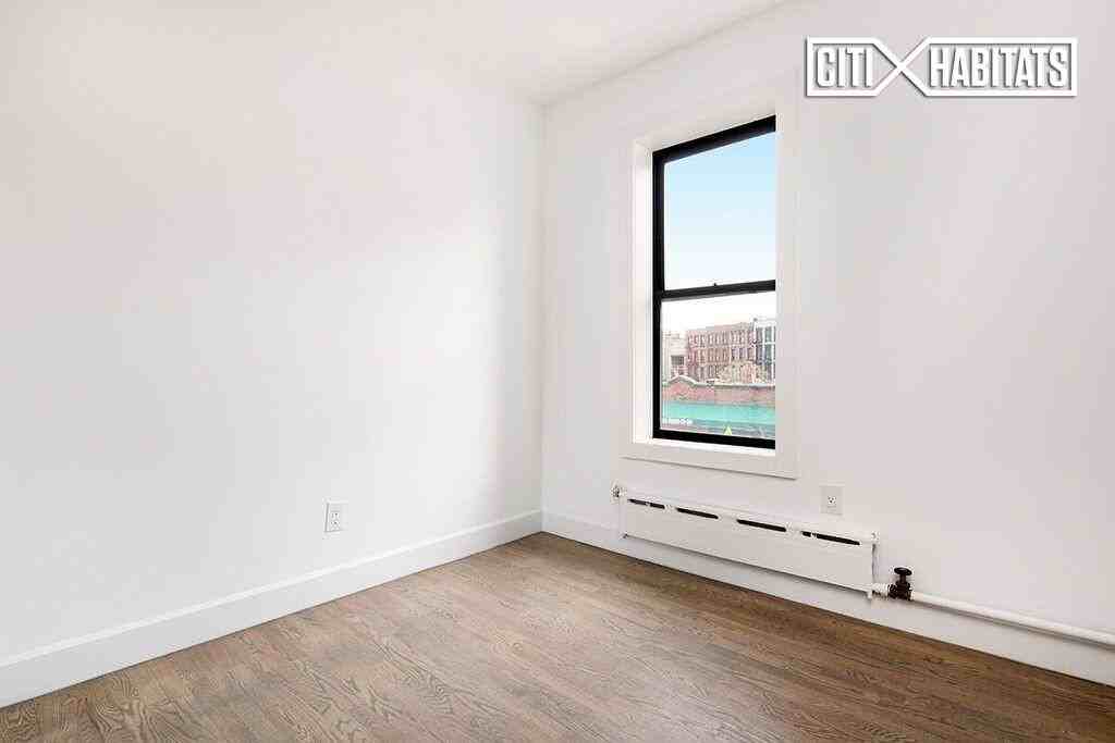 435 Grand Ave #2C - Photo 3 of 4