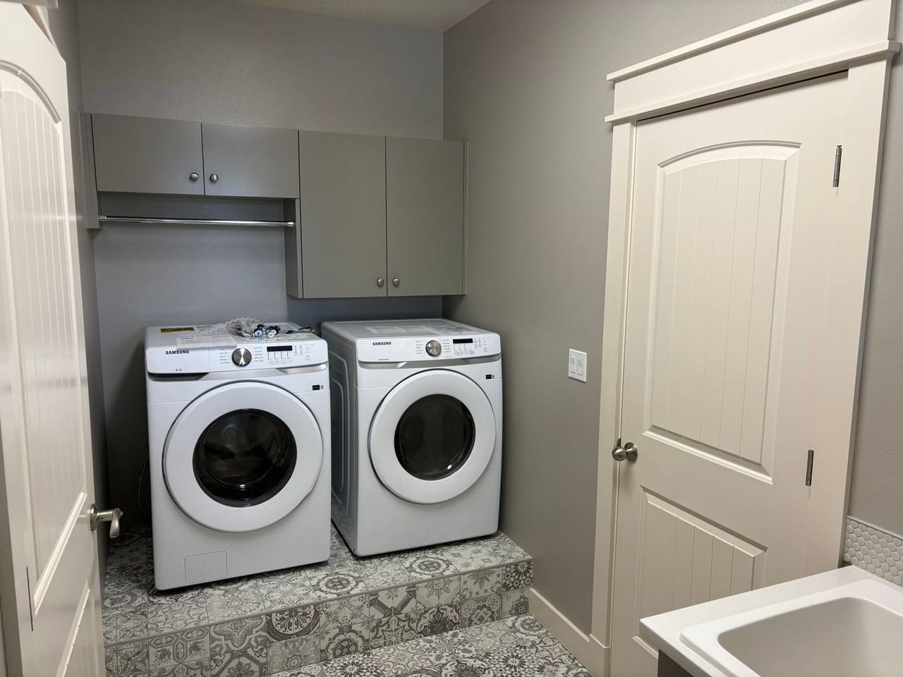 475 S Thornwood Way - Photo 2 of 20