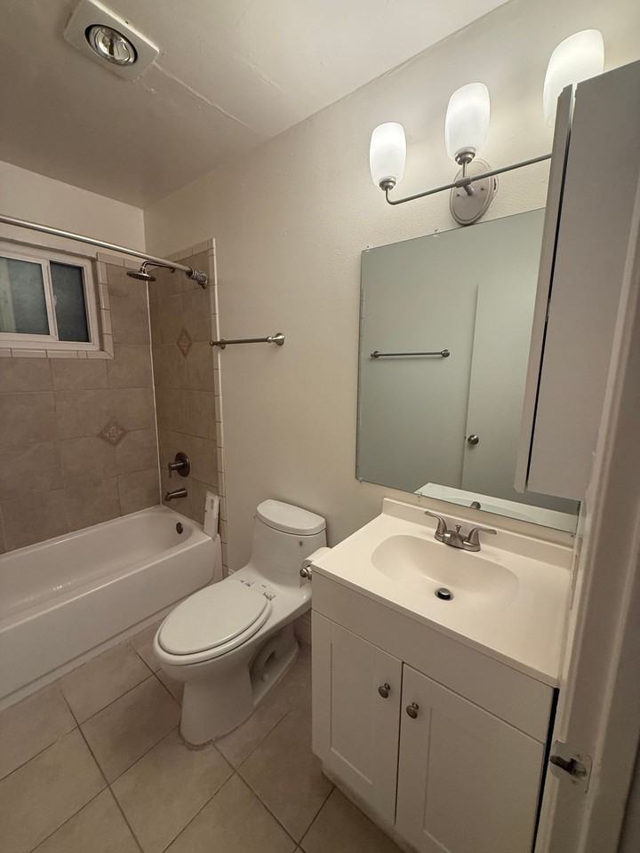 114 Carolina St #B - Photo 3 of 24