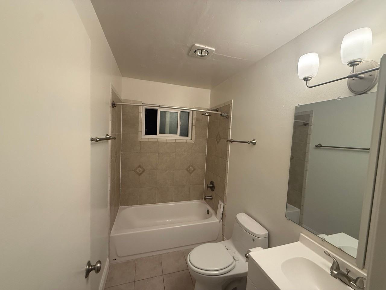 114 Carolina St #B - Photo 5 of 24