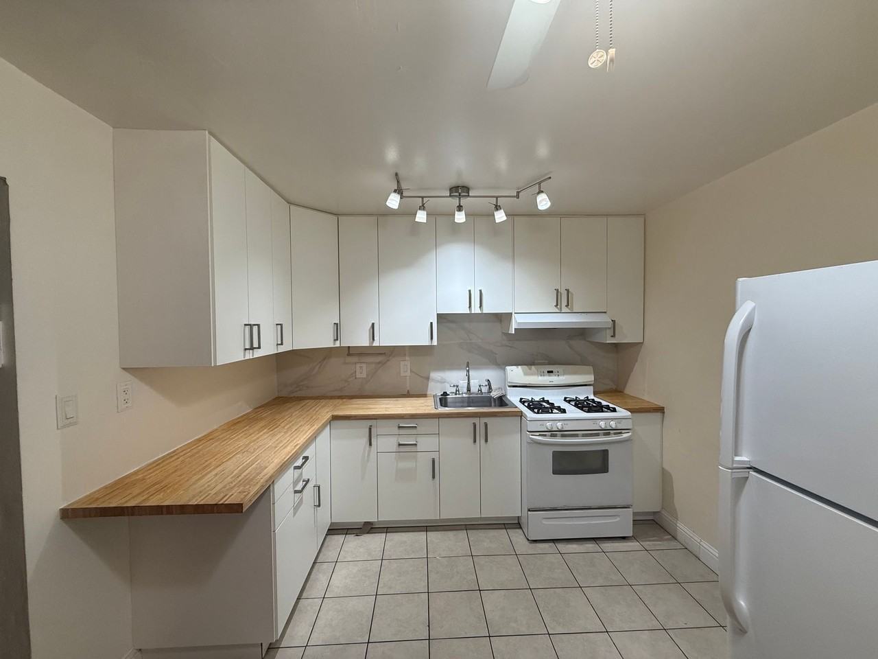 114 Carolina St #B - Photo 7 of 24