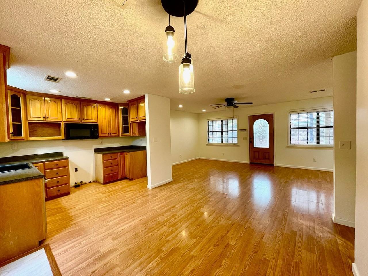 2212 Highway 145 - Photo 7 of 23