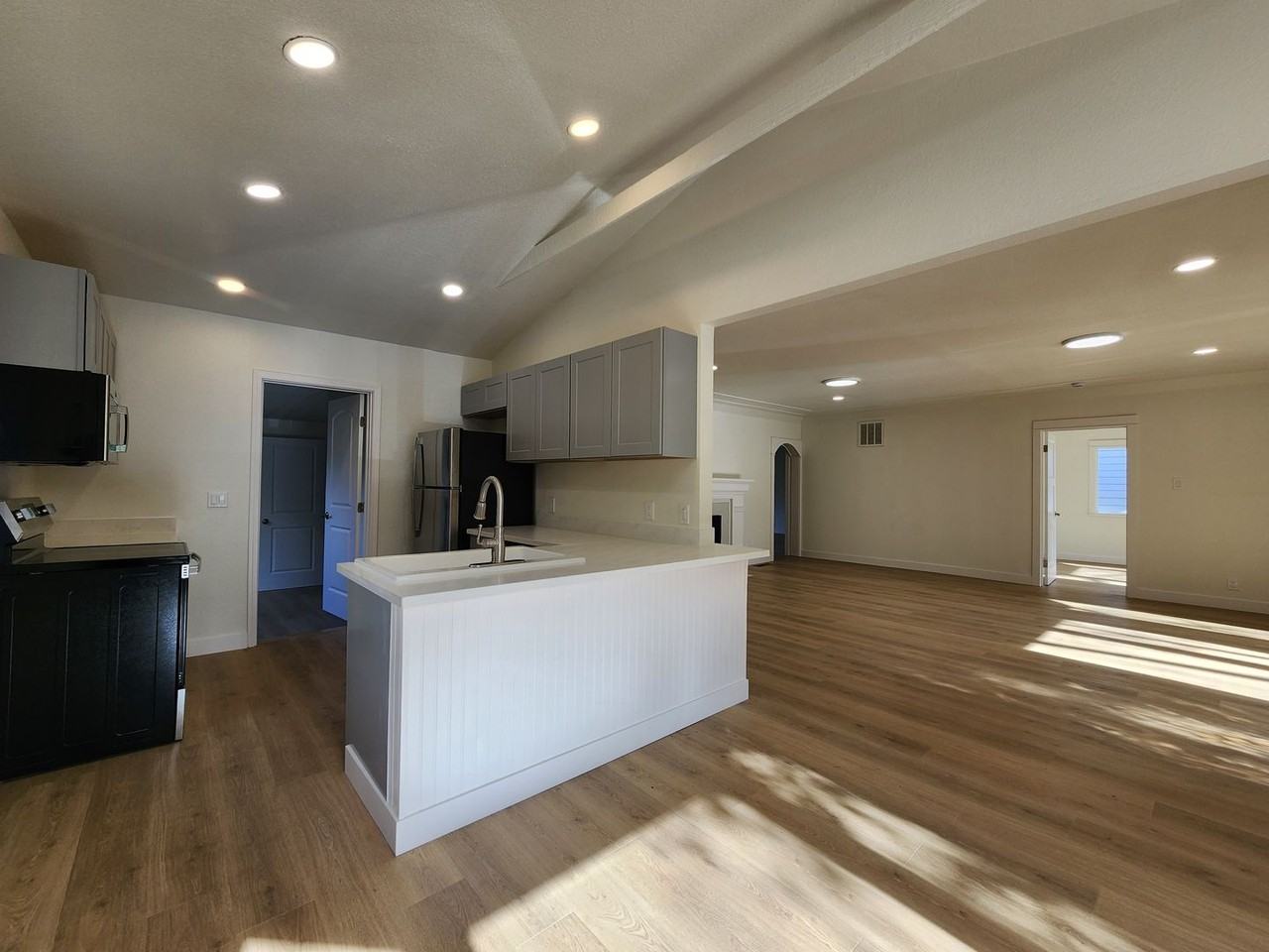 715 Boyes Blvd. - Photo 3 of 34