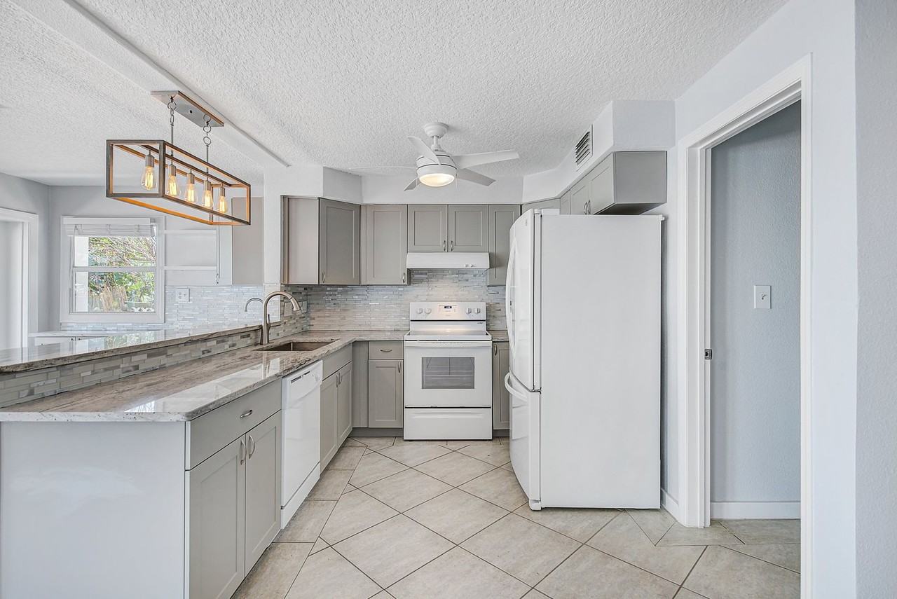 857 180th Avenue East - Photo 5 of 44