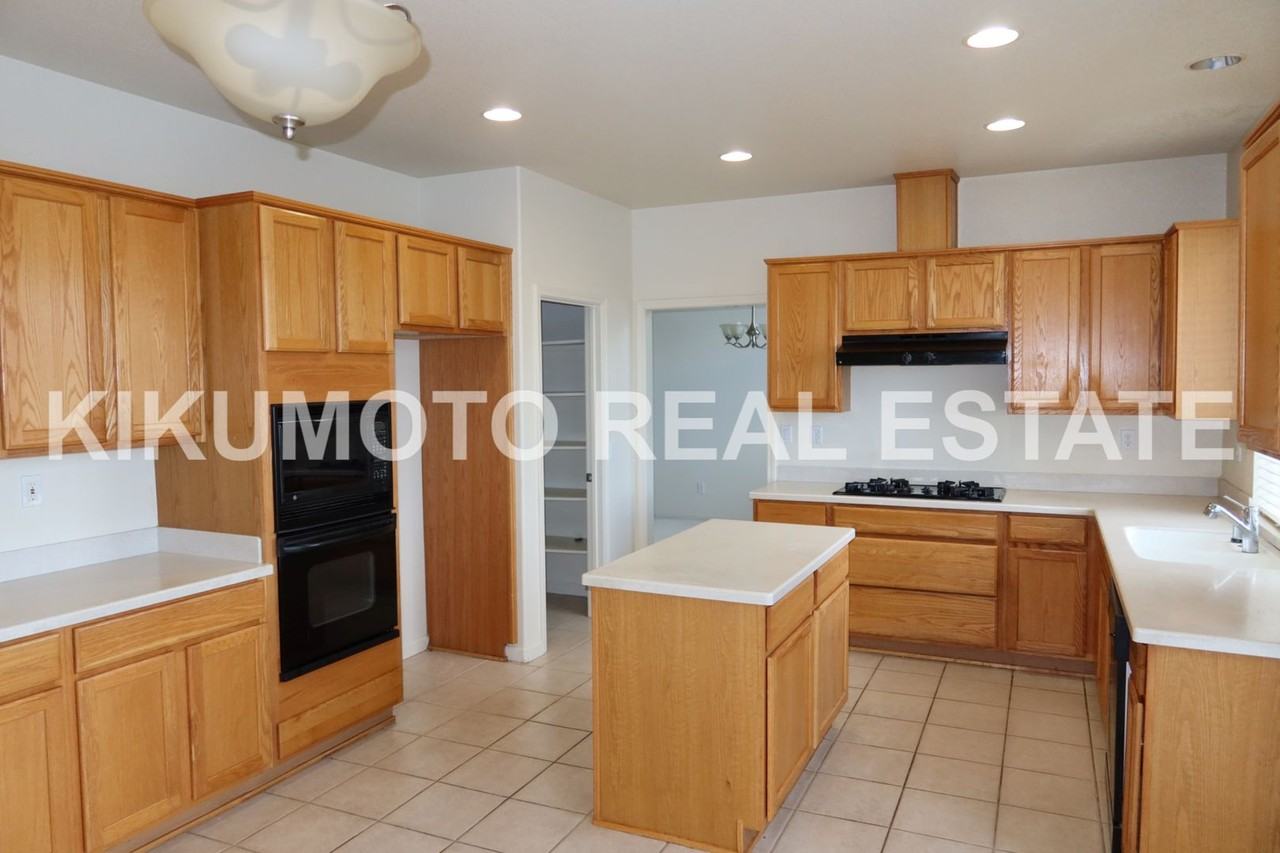 2629 Marina Point Lane - Photo 3 of 34