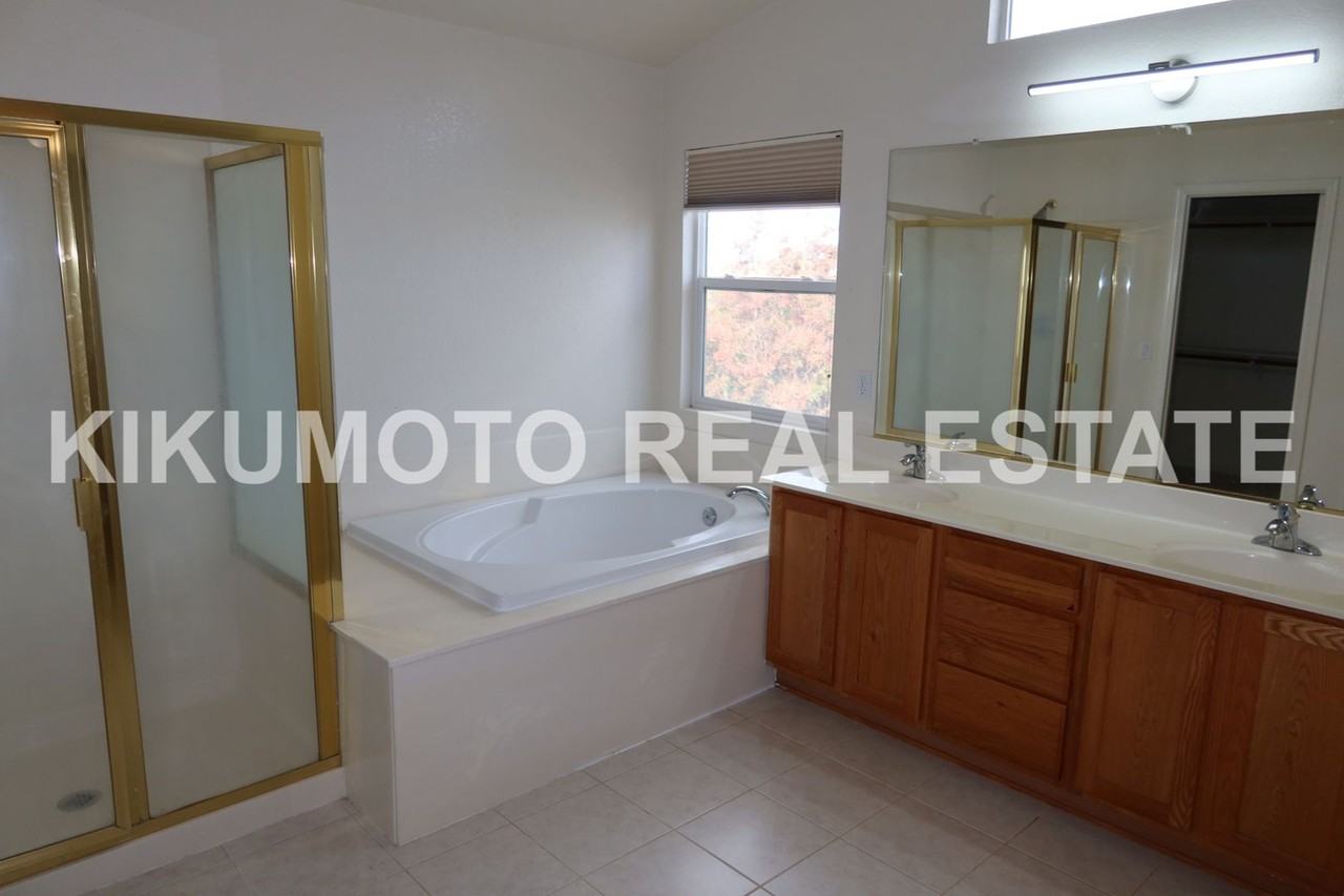 2629 Marina Point Lane - Photo 5 of 34