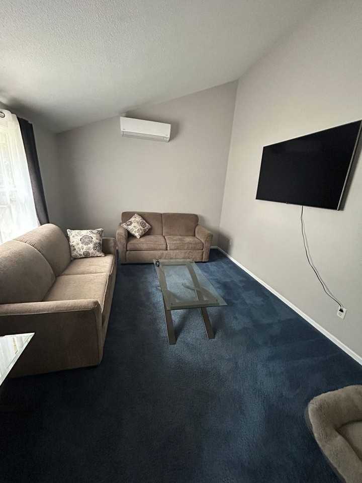 927 Hunter Dr - Photo 4 of 11