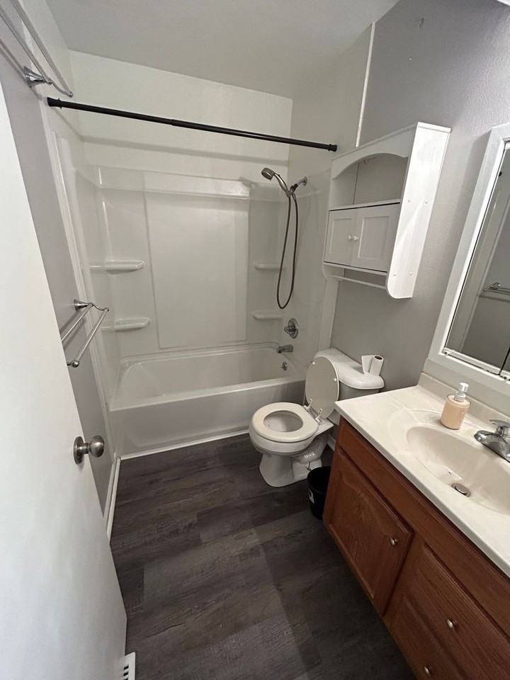 927 Hunter Dr - Photo 6 of 11