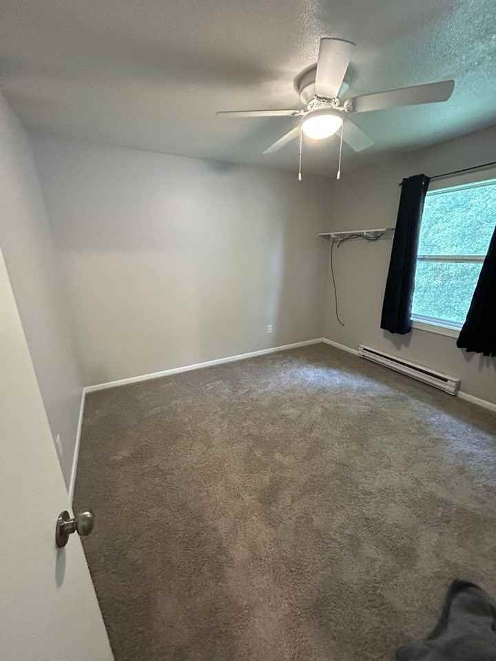 927 Hunter Dr - Photo 7 of 11