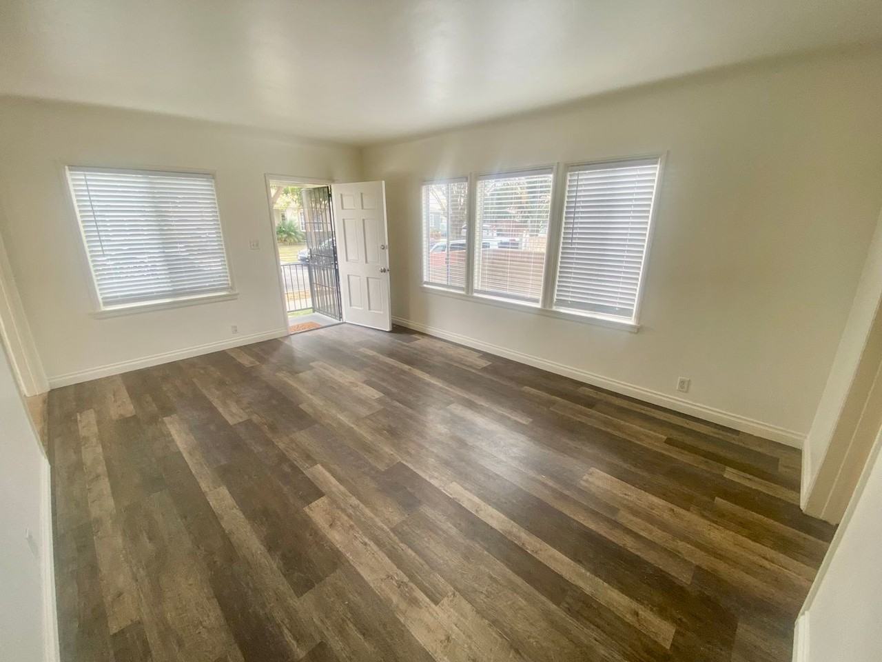 2559 E Jefferson St - Photo 3 of 19