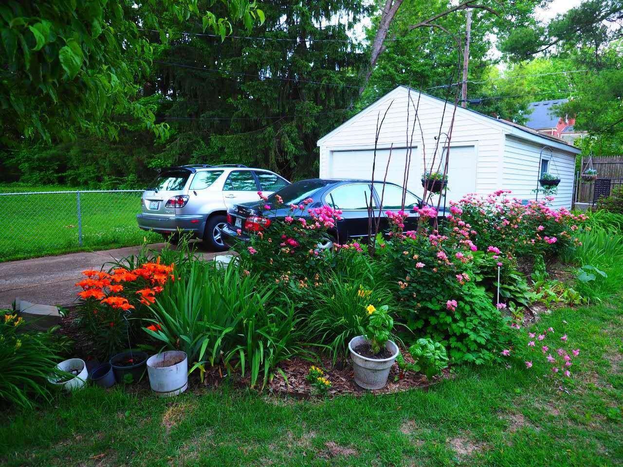 2932 Delavan Drive - Photo 3 of 38