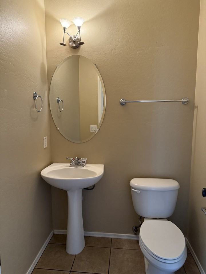 848 S Huish Dr - Photo 5 of 16