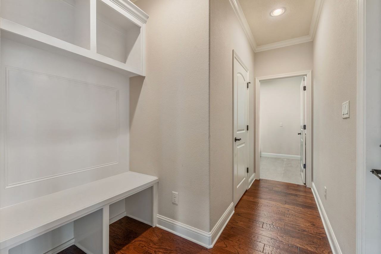 8200 Carters Cove - Photo 4 of 28