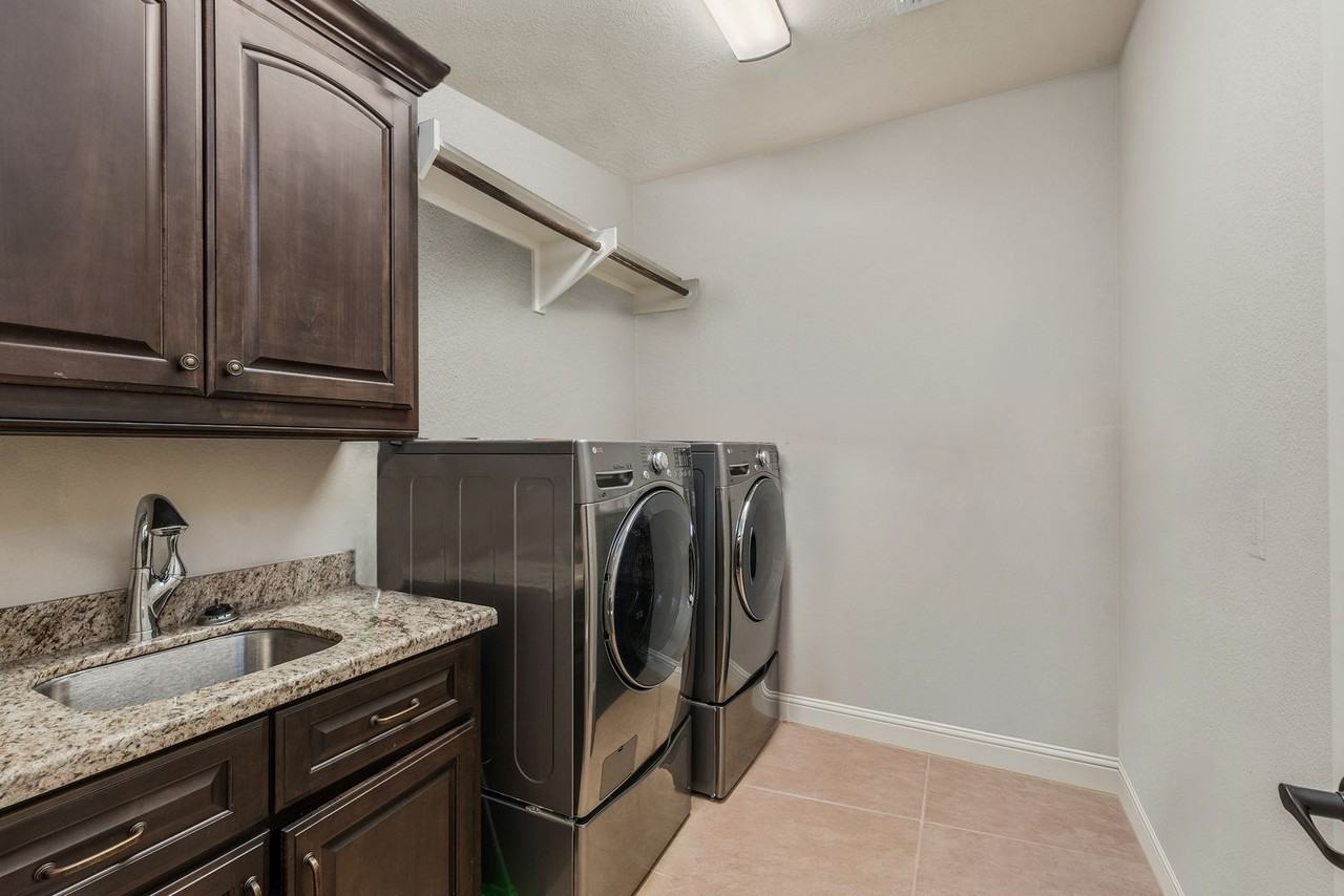 8200 Carters Cove - Photo 5 of 28