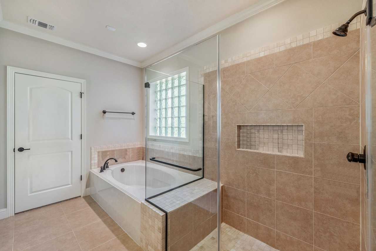 8200 Carters Cove - Photo 7 of 28