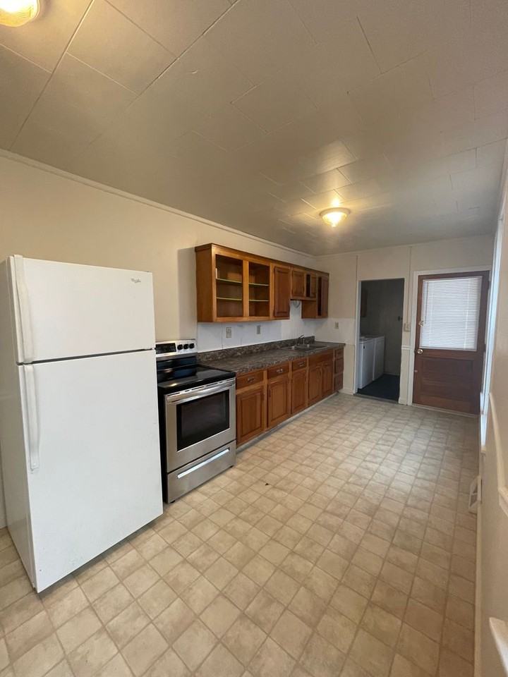 1024 Church St - Photo 3 of 16