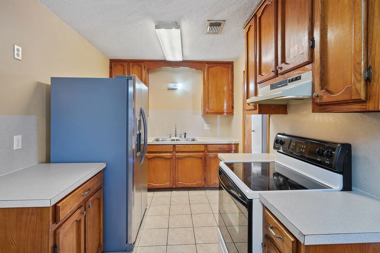 8578 Longwood View Ave - Photo 2 of 10