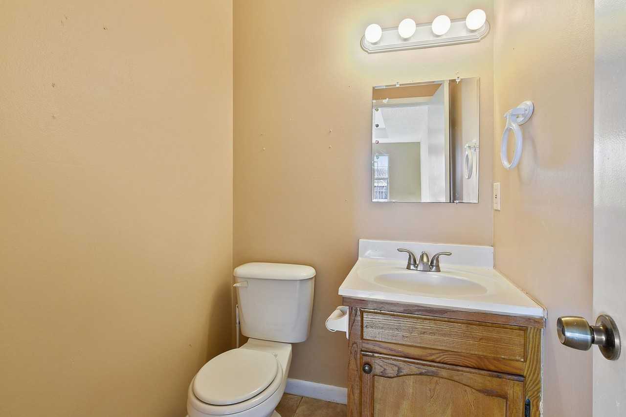 8578 Longwood View Ave - Photo 3 of 10