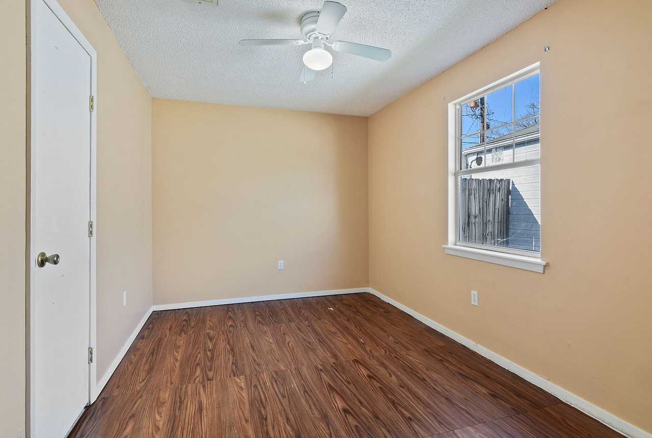 8578 Longwood View Ave - Photo 5 of 10