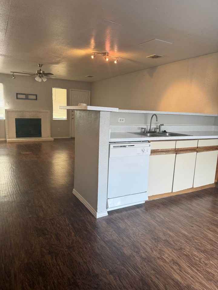 1802 River Crossing Circle - Photo 2 of 19