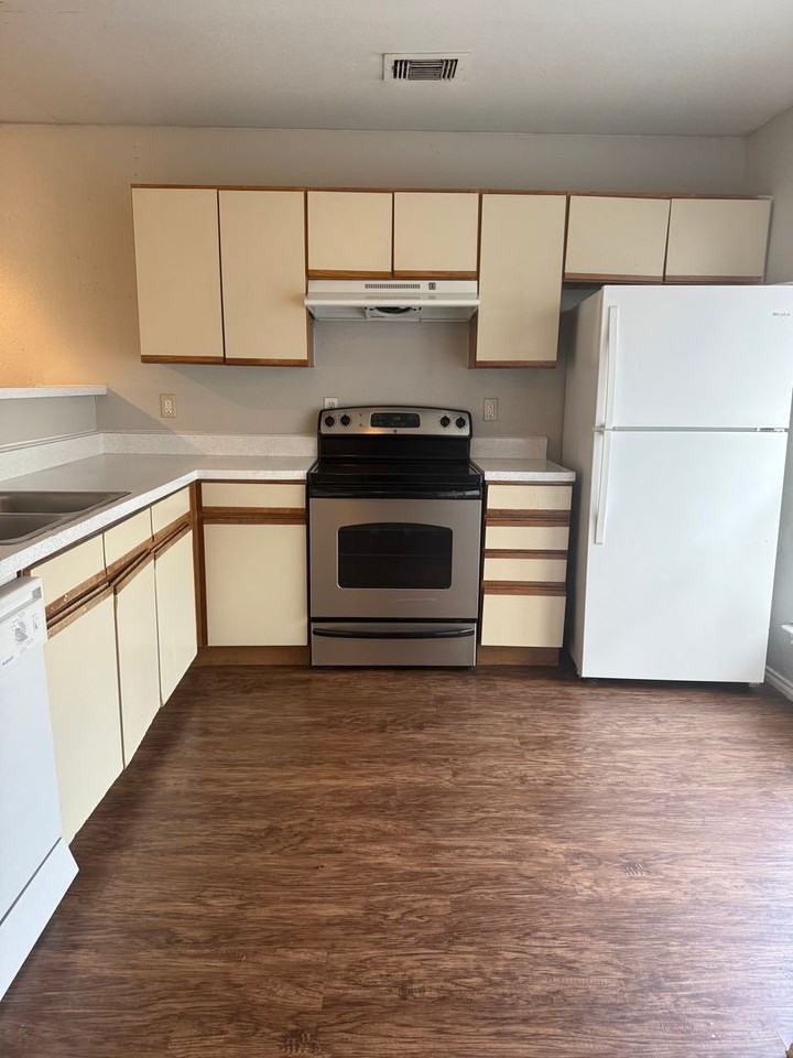 1802 River Crossing Circle - Photo 3 of 19