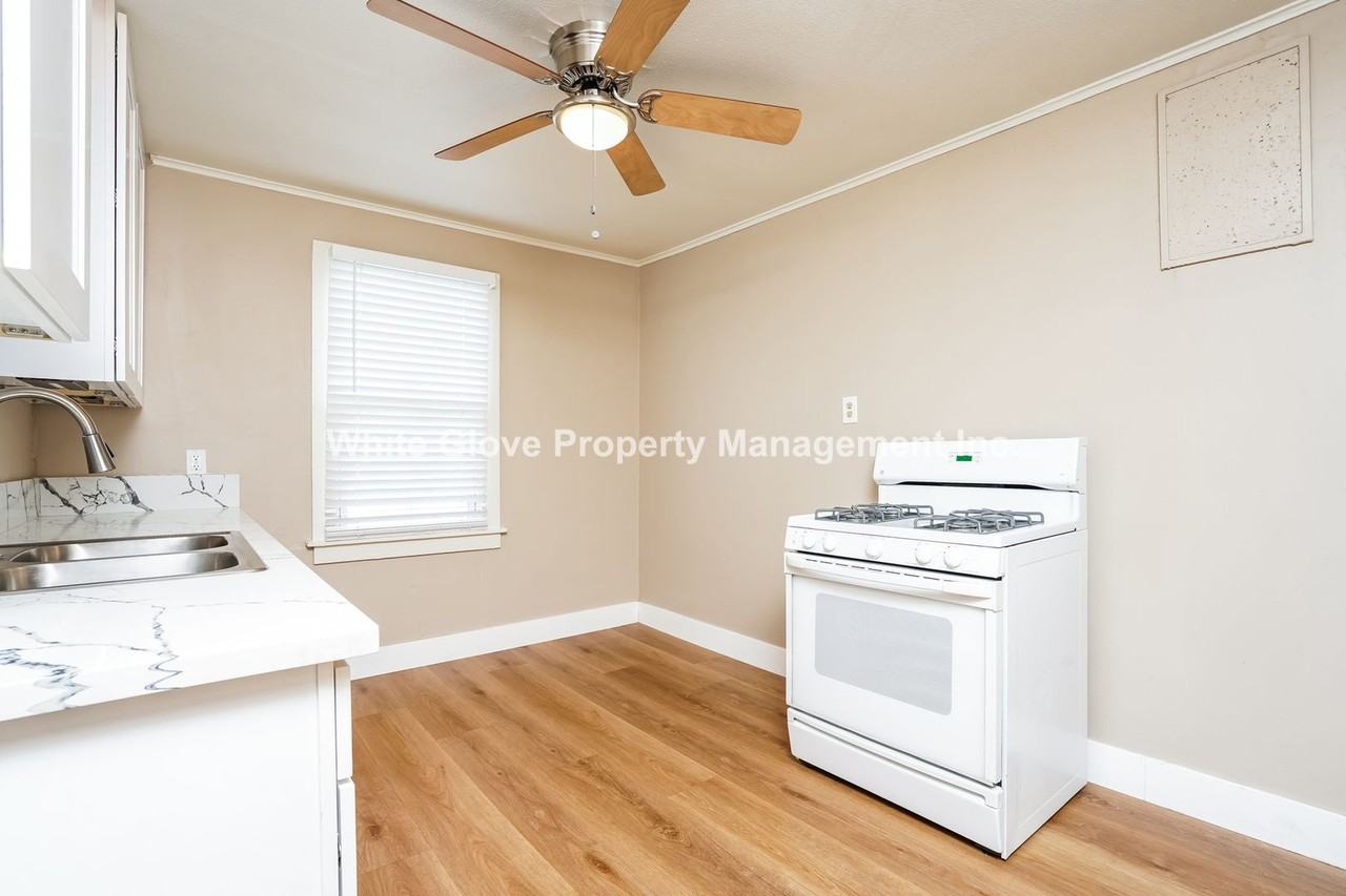 5392 Bishop St - Photo 5 of 11