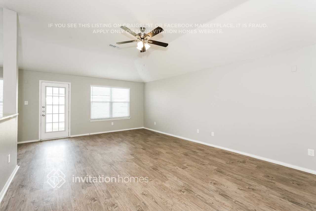 409 Heritage Dr - Photo 4 of 17