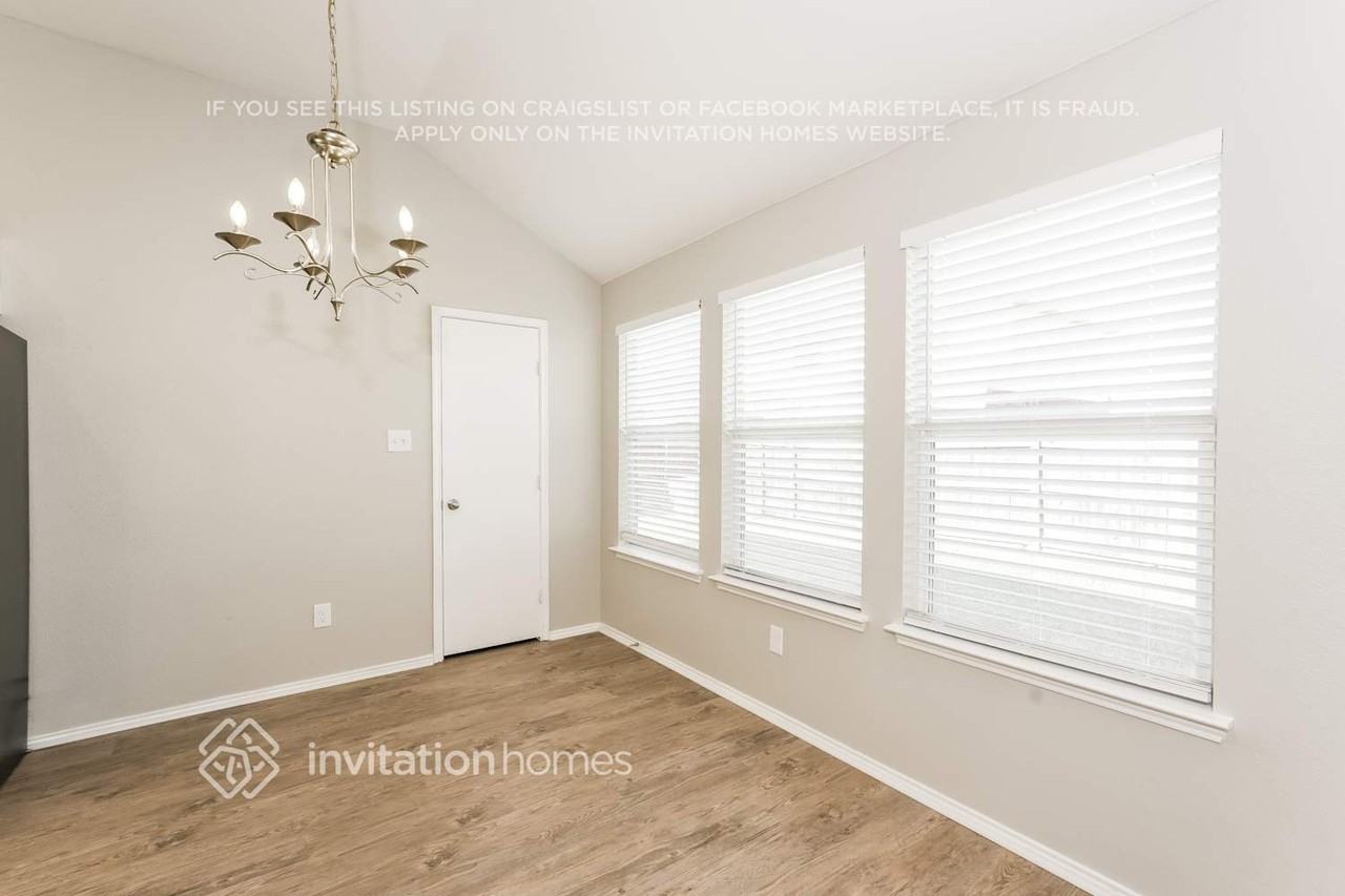 409 Heritage Dr - Photo 5 of 17