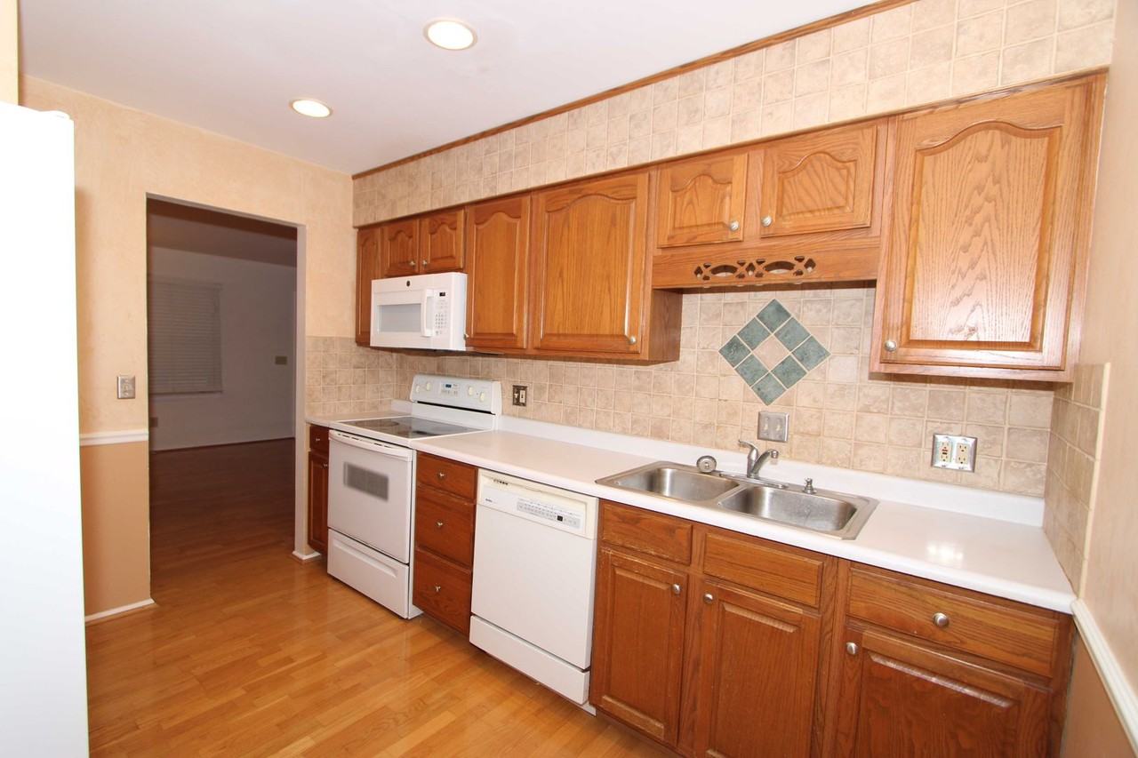 1184 Holz Ave - Photo 3 of 25