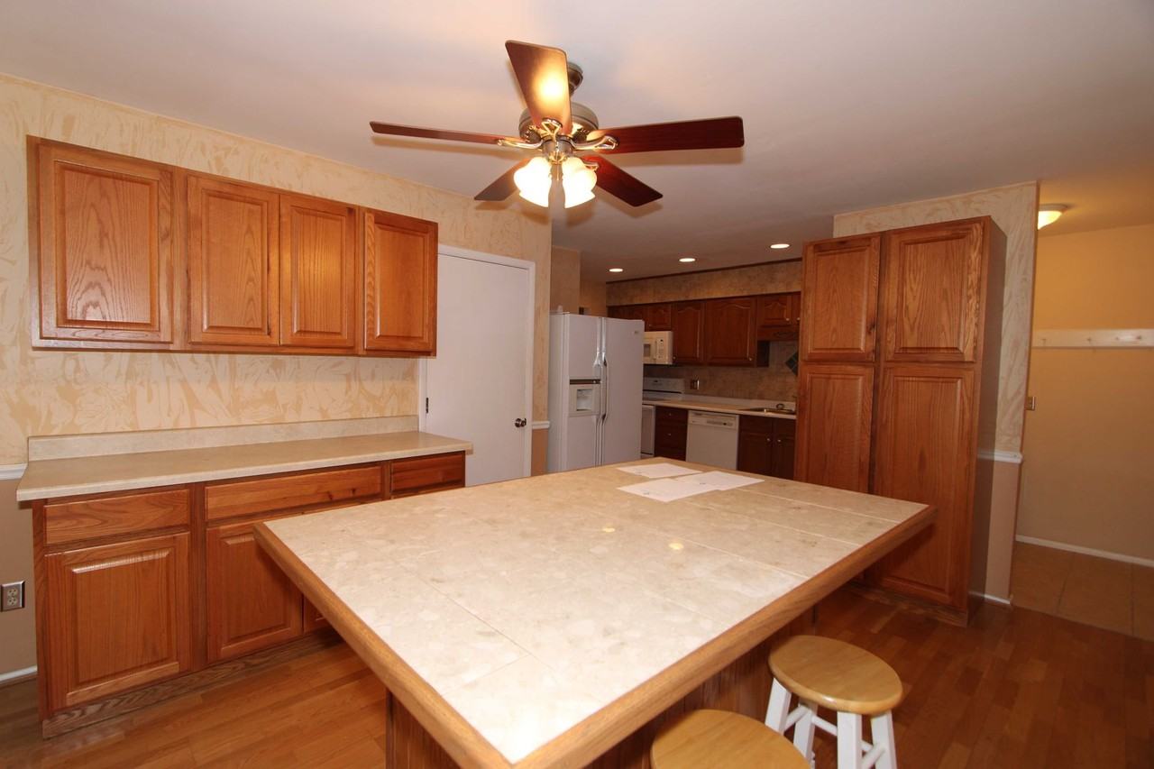 1184 Holz Ave - Photo 5 of 25