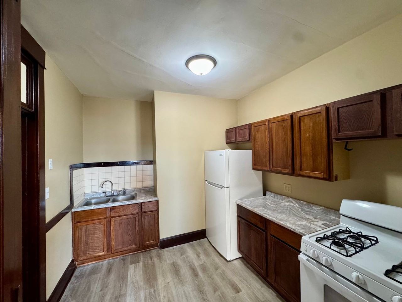 408 13th St #4 - Photo 3 of 18