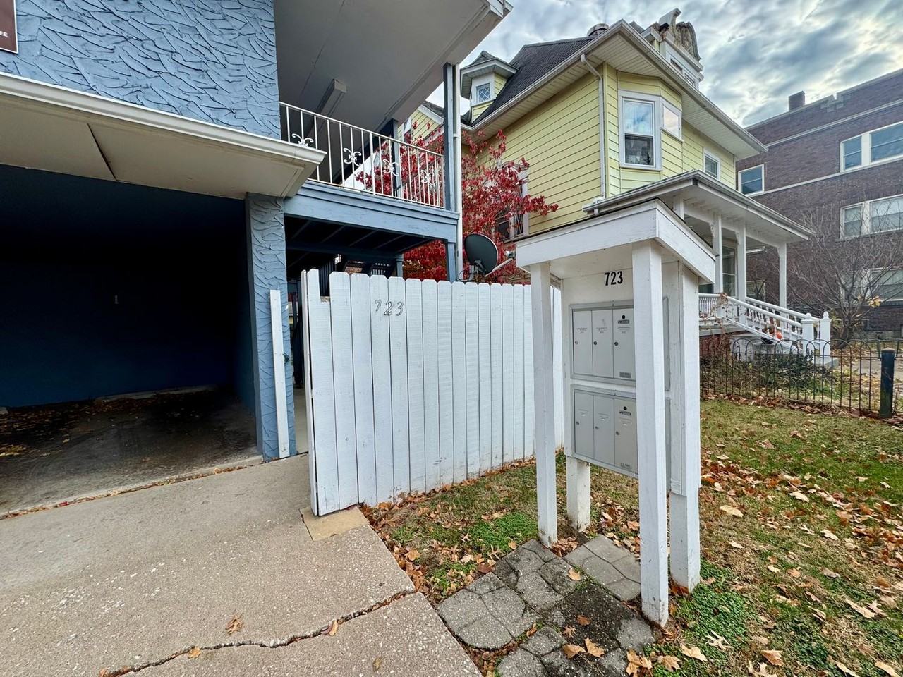 723 20th St #7 - Photo 2 of 14