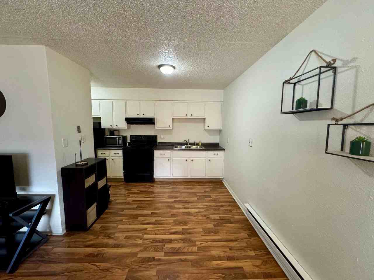 723 20th St #7 - Photo 4 of 14