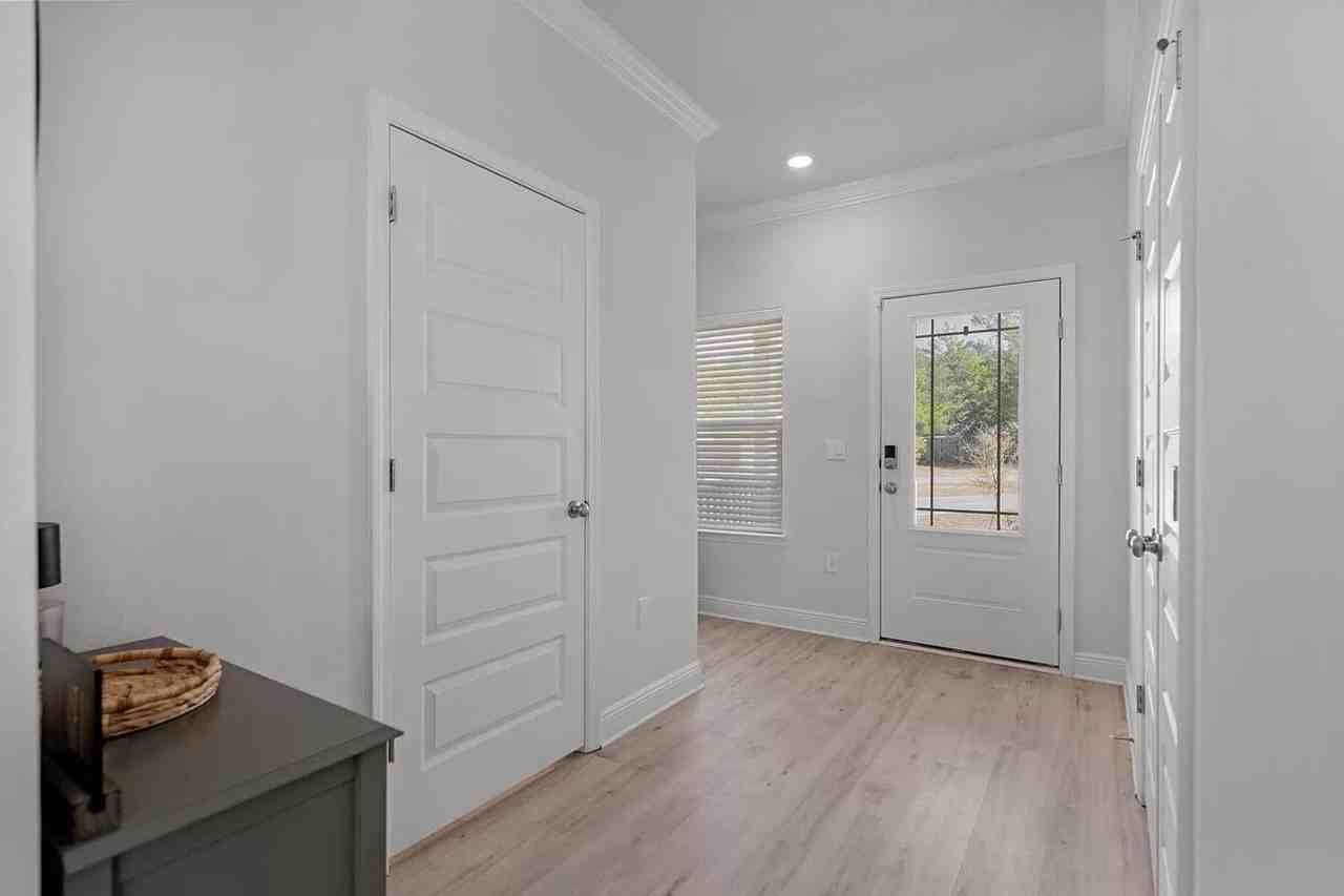 183 Hammock Oaks Boulevard - Photo 4 of 37