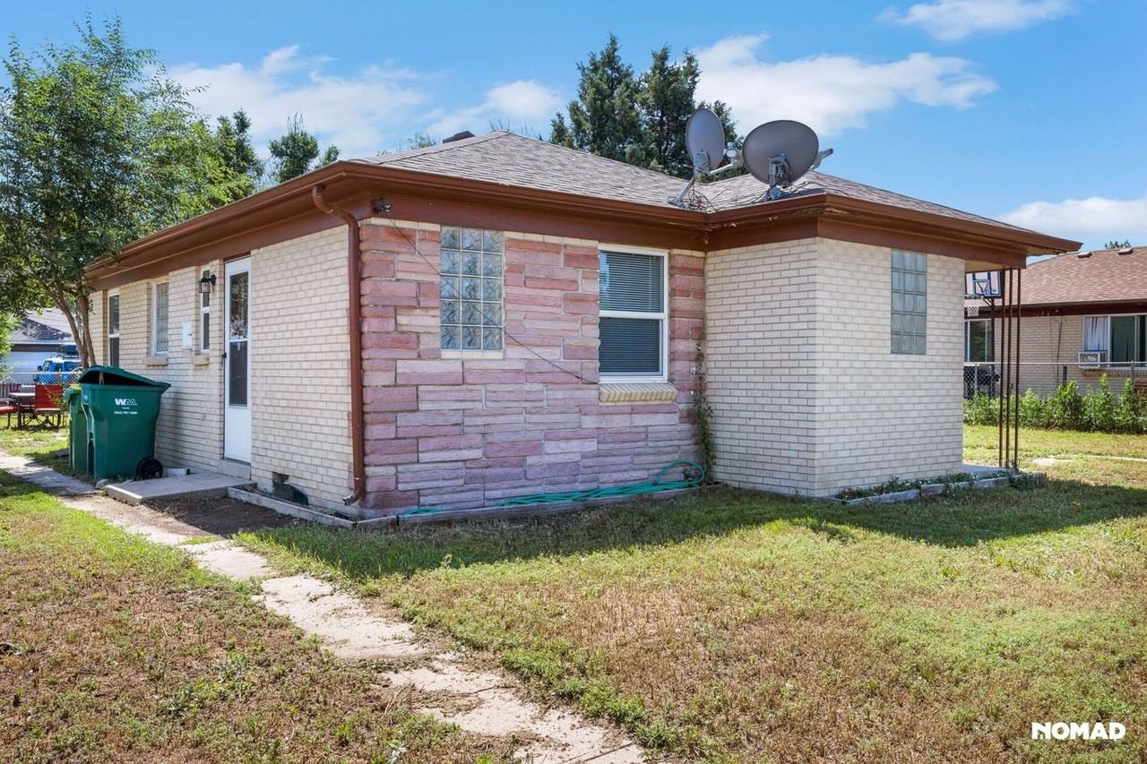 1932 Del Mar Parkway - Photo 2 of 22