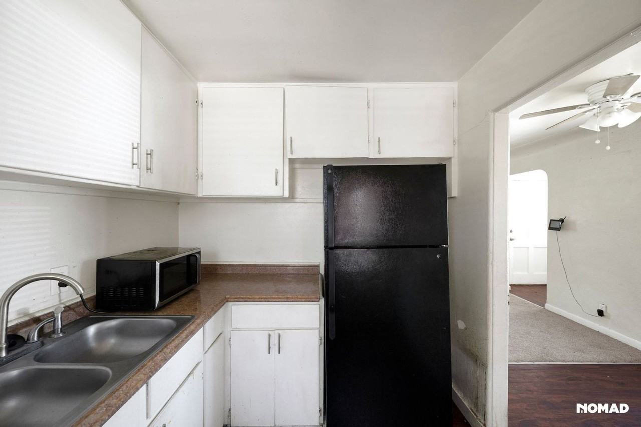 1932 Del Mar Parkway - Photo 4 of 22