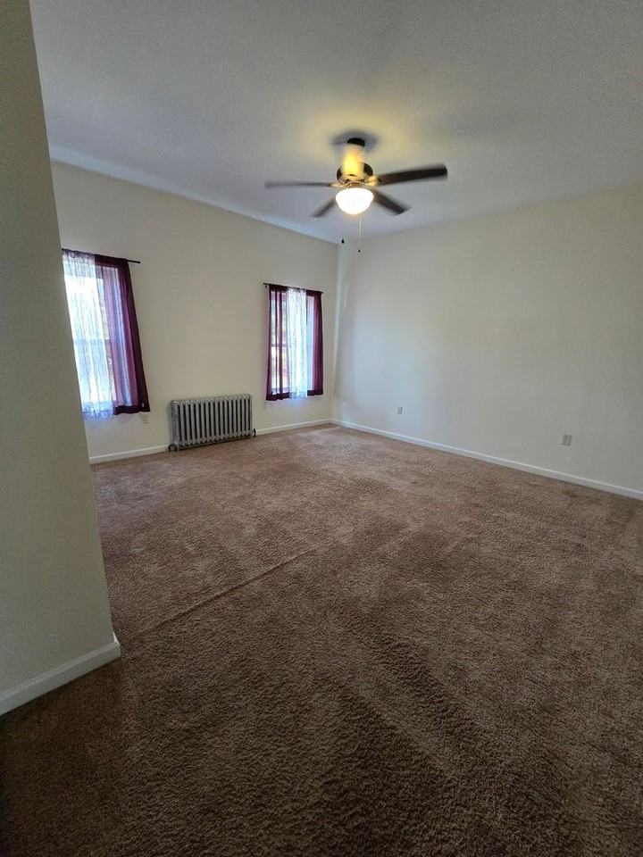 231 N Walborn Ave - Photo 2 of 12