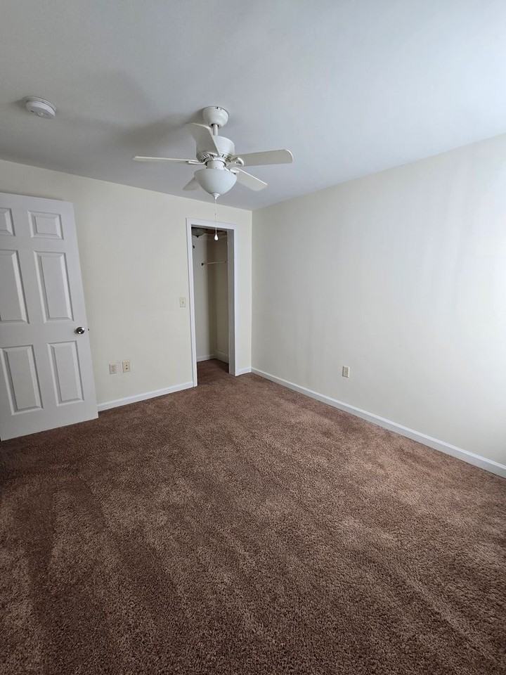 231 N Walborn Ave - Photo 3 of 12