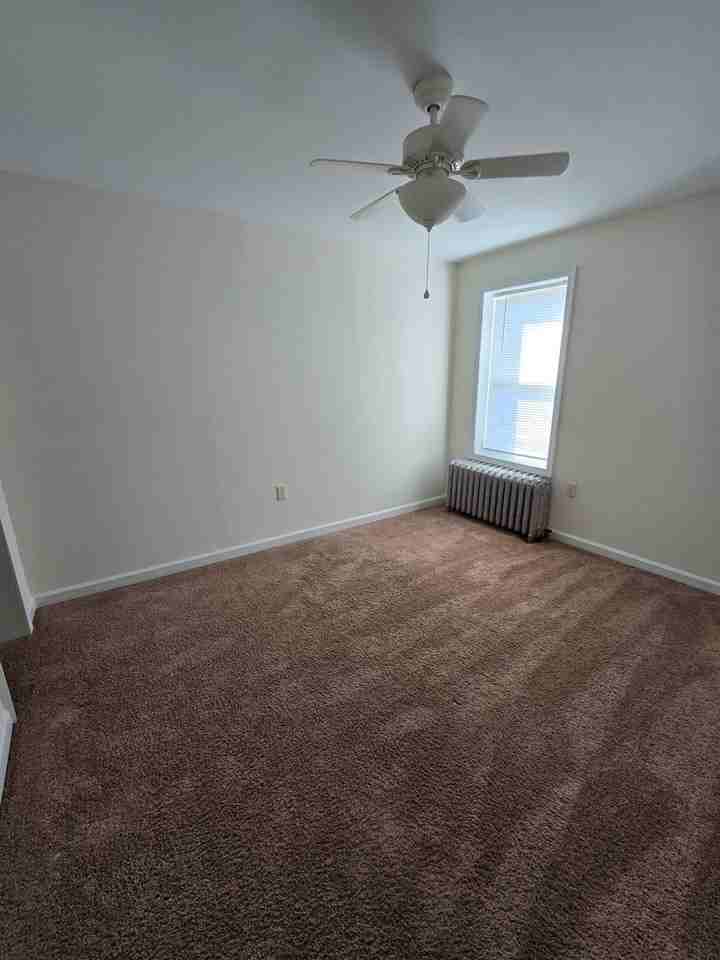 231 N Walborn Ave - Photo 4 of 12