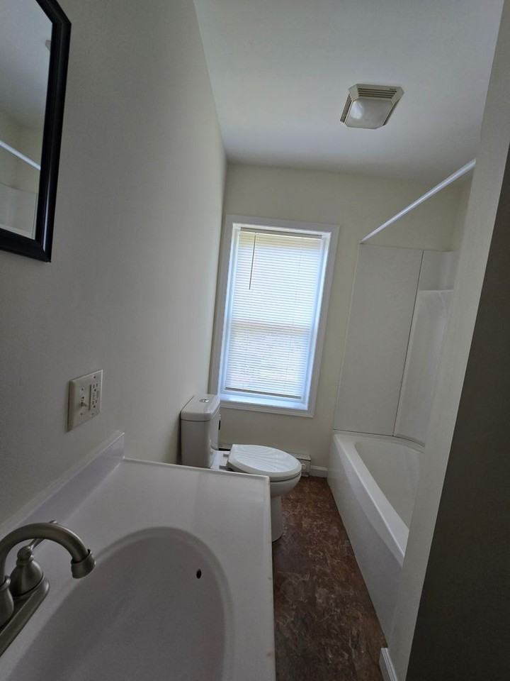 231 N Walborn Ave - Photo 5 of 12