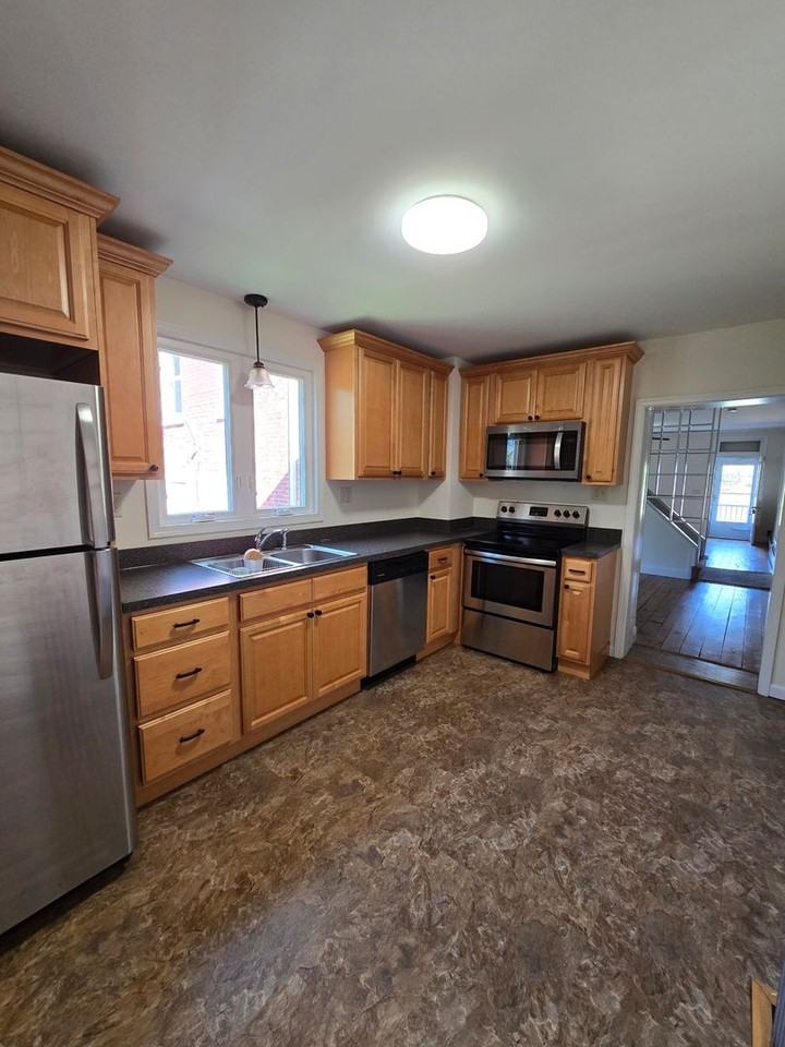 231 N Walborn Ave - Photo 7 of 12